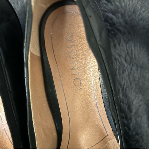 Vionic Black Chunky Heel Classic Slip-On Size 7.5 - Picture 2 of 8